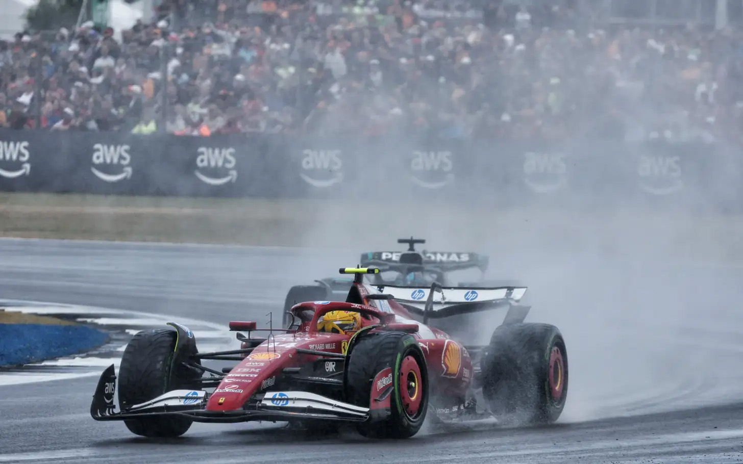 Chủ xe F1 Ferrari tiết lộ vấn đề lớn của Lewis Hamilton: 'Chúng tôi hoàn toàn mù tịt'