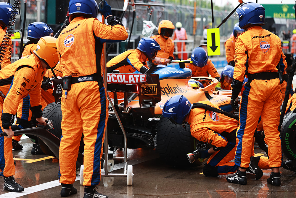 "McLaren chơi đẹp" hay "mắc lỗi chết người" với quyết định gây sốc đã 'dâng' danh hiệu F1 cho Max Verstappen