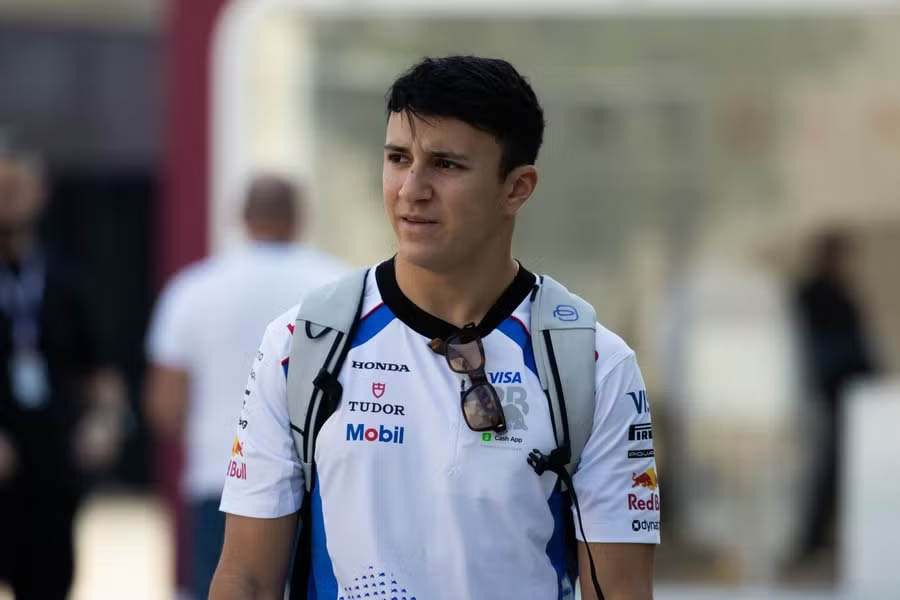 Tân binh Red Bull Isack Hadjar thừa nhận Verstappen "giỏi hơn mọi mặt" trước thềm hợp tác lịch sử 2026