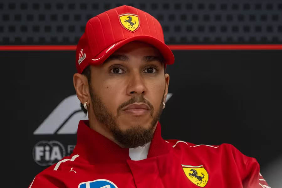 Lewis Hamilton gạt bỏ hối tiếc: Hành trình với F1 Ferrari chỉ mới bắt đầu Lewis Hamilton gạt bỏ hối tiếc: Hành trình với F1 Ferrari chỉ mới bắt đầu