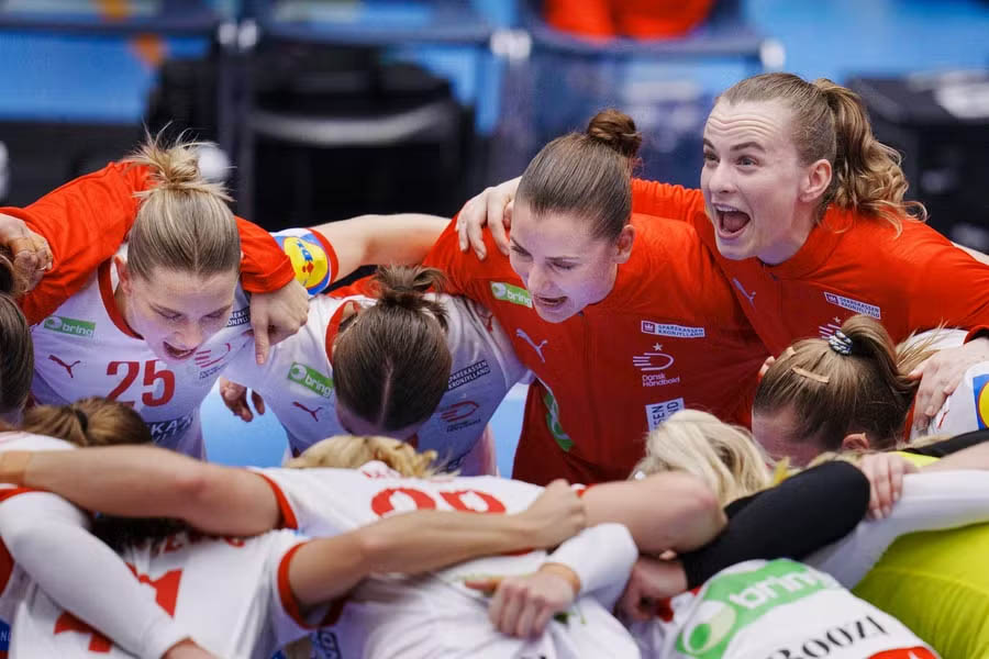 Bóng ném Nữ Thế giới: Thần đồng 21 tuổi "gánh team" giúp Đan Mạch sớm giành vé vào Vòng chính