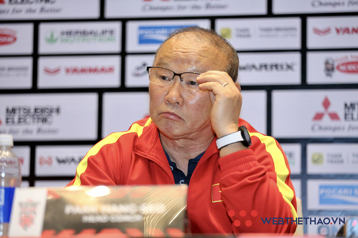 AFF Cup 2022: HLV Park Hang Seo bảo vệ Văn Hậu