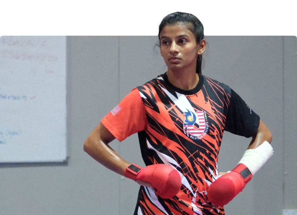 Shahmalarani mang về tấm huy chương bạc karate thế giới đầu tiên cho Malaysia sau 11 năm