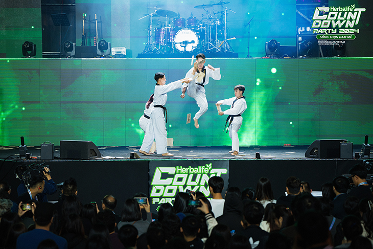 "Cháy" xuyên màn đêm với chương trình nghệ thuật Chào năm mới 2024 – Herbalife Countdown Party 2024 “Sống trọn đam mê”