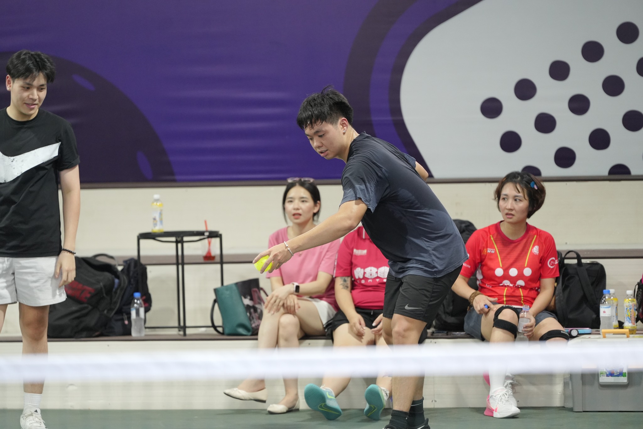 Luật Pickleball USA tại Việt Nam năm 2025 mới nhất: Phần 2 - Giao bóng, trình tự giao bóng và luật tính điểm Luật Pickleball USA tại Việt Nam năm 2025 mới nhất: Phần 2 - Giao bóng, trình tự giao bóng và luật tính điểm