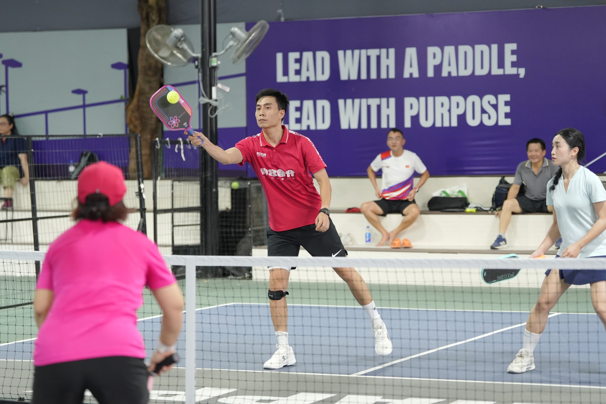 Luật Pickleball USA tại Việt Nam năm 2025 mới nhất: Phần 4 - C&aacute;c quy tắc lỗi, b&oacute;ng chết v&agrave; v&ugrave;ng cấm v&ocirc; l&ecirc;