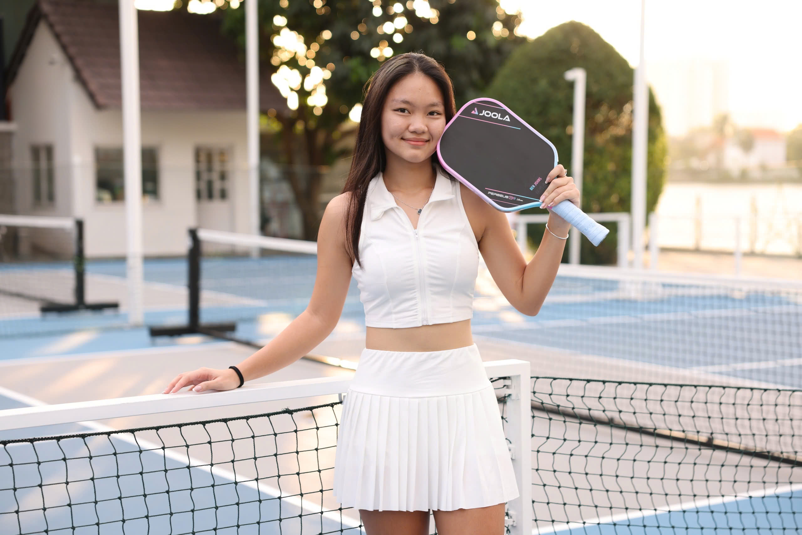 Tay vợt 17 tuổi Jolie Lam tạo ấn tượng từ quần vợt sang pickleball