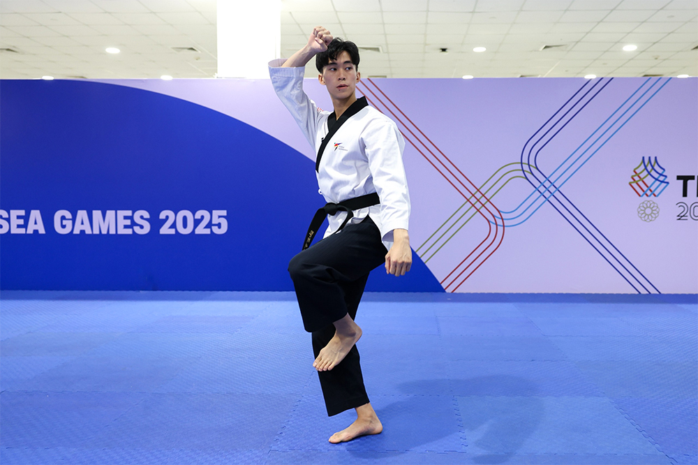 Sự hiện diện của mẹ tiếp thêm sức mạnh giúp võ sĩ Taekwondo Ken Haw giành huy chương SEA Games đầu tiên cho Malaysia