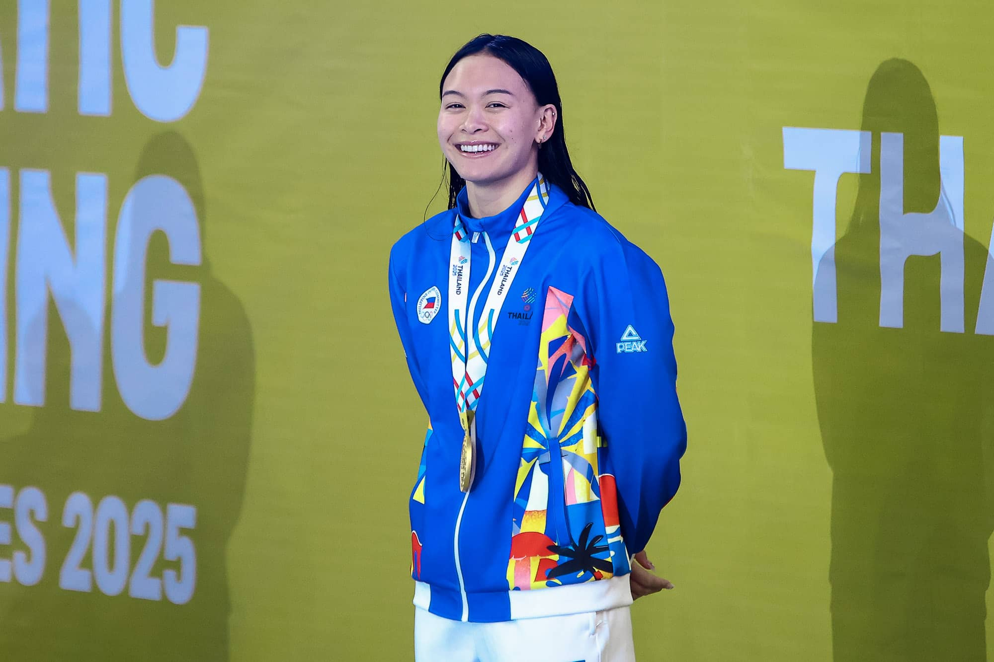 Kayla Sanchez giành huy chương vàng nội dung 100m bơi ngửa nữ và là huy chương SEA Games 33 thứ 5
