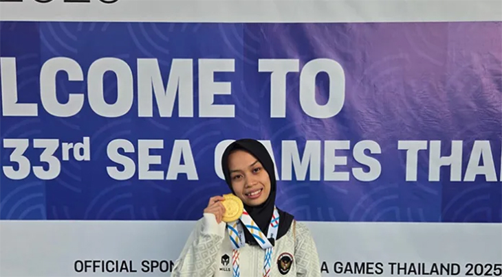 Luluk mang về tấm huy chương vàng đầu tiên cho đội tuyển cử tạ Indonesia tại SEA Games 2025 ở Thái Lan