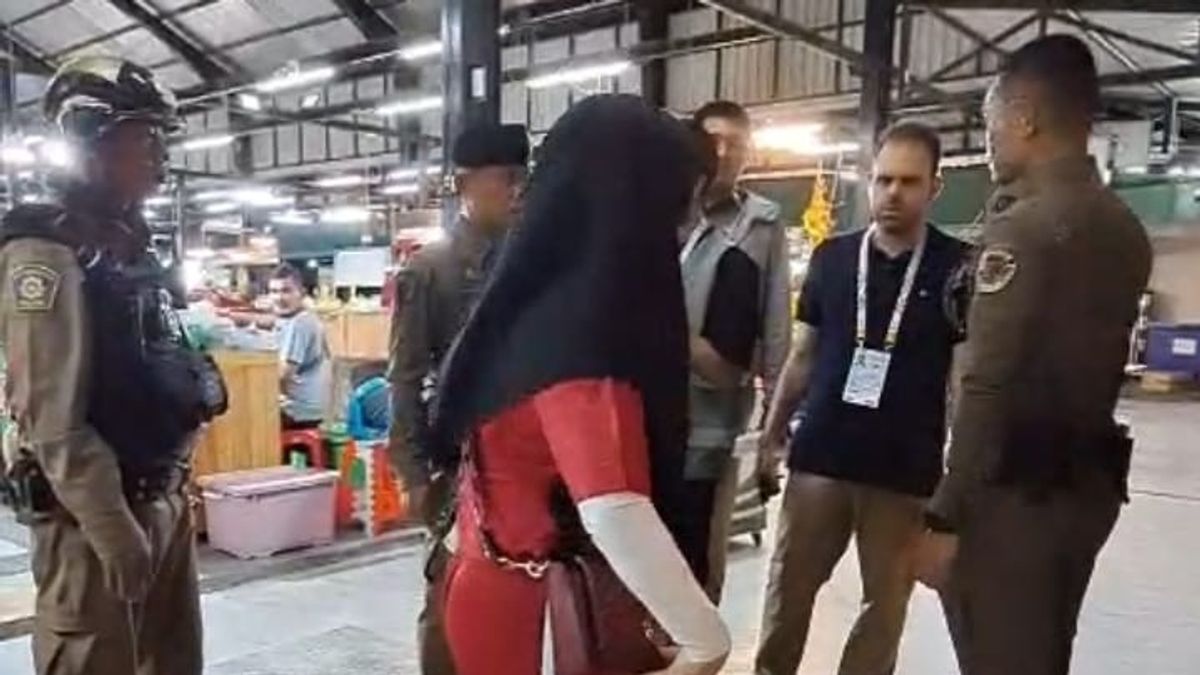 Nữ quản lý đội tuyển Kickboxing Indonesia bị đối xử như tội phạm chỉ vì đến gần gần khu vực thi đấu SEA Games