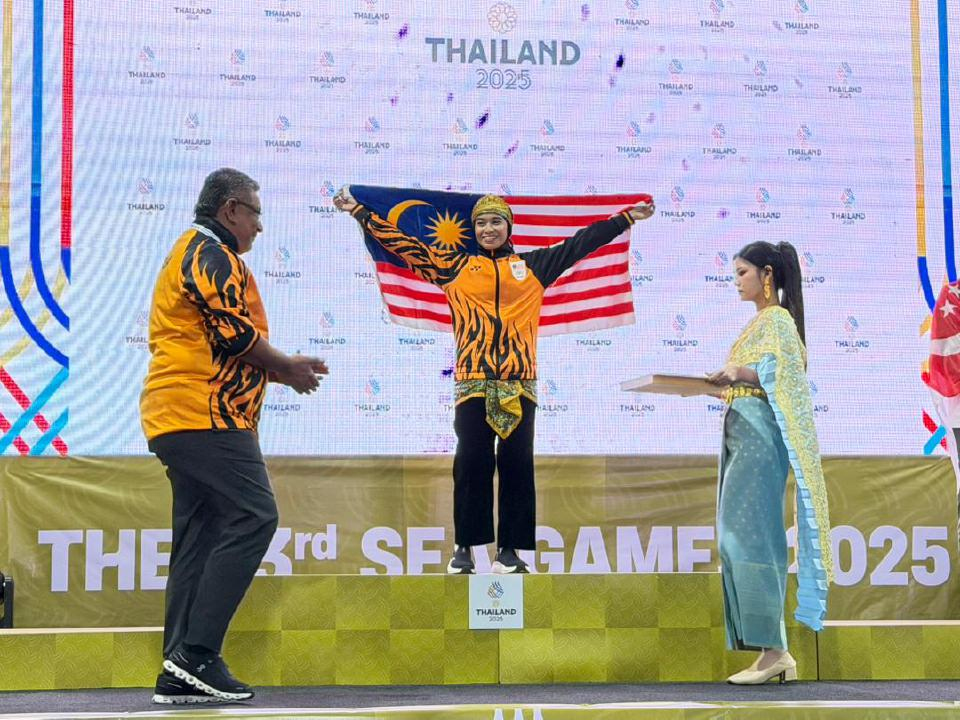 Nur Syafiqah giành huy chương vàng đầu tiên tại SEA Games ở nội dung đơn nữ Pencak Silat