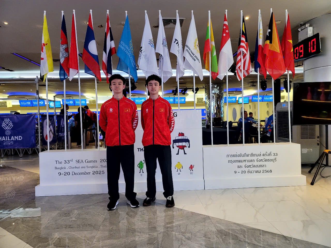 Trần Hoàng Khôi đoạt huy chương vàng bowling SEA Games lịch sử dù bowler 16 tuổi bị bắt đánh lại