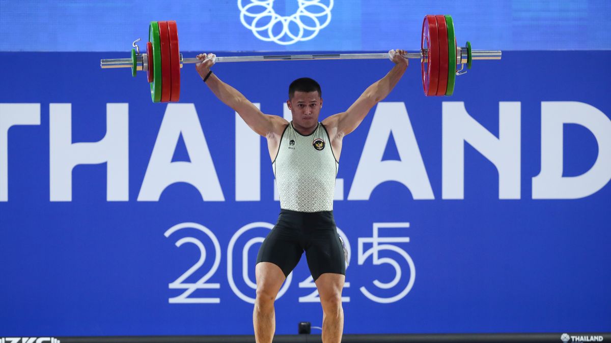 Ph&aacute; 2 kỷ lục cử tạ thế giới tại SEA Games 2025, Rizki Juniansyah hướng đến Thế Vận Hội 2028