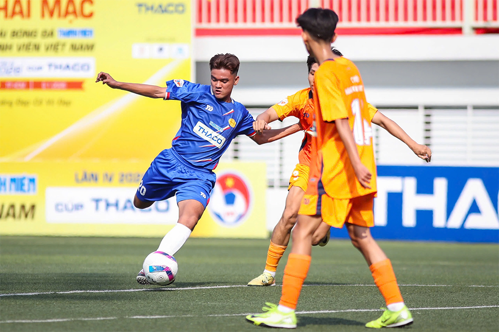 Khai mạc bóng đá TNSV THACO Cup 2026: Kỷ lục 35 đội tranh tài vòng loại TPHCM, áp dụng luật 8 giây cực gắt của FIFA