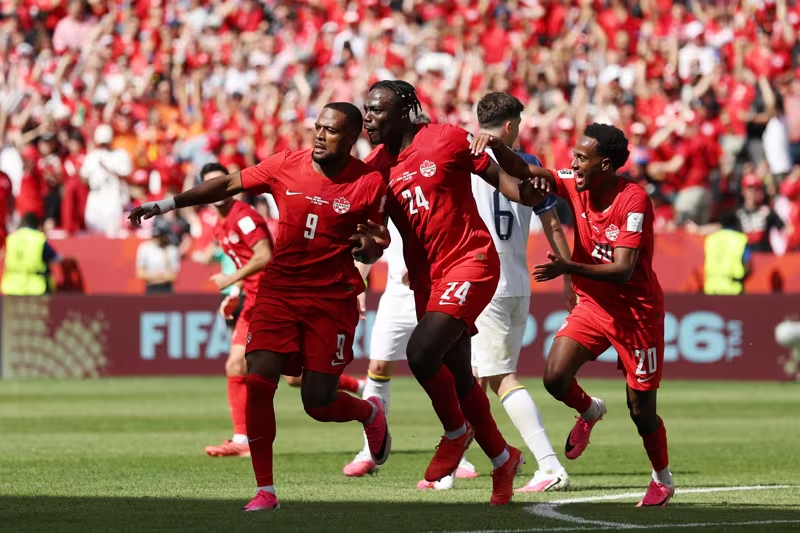Canada lần đầu có điểm tại World Cup khi hòa Bosnia & Herzegovina Canada lần đầu có điểm tại World Cup khi hòa Bosnia & Herzegovina