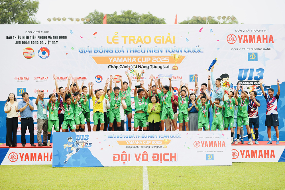 Thắng SLNA trên loạt luân lưu, Nam Định lần đầu bước lên đỉnh vinh quang bóng đá U13