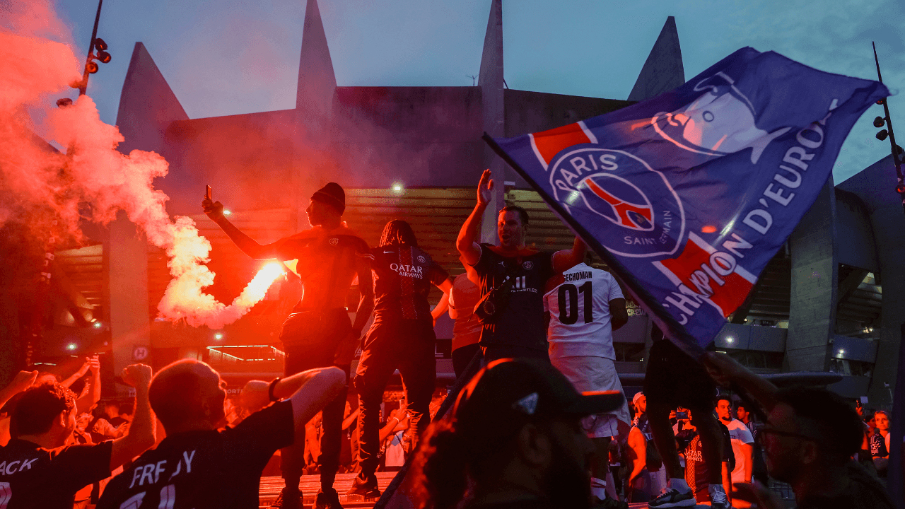 Sau đêm vô địch Champions League của PSG: Hàng trăm cổ động viên bị bắt giữ trong lễ ăn mừng đầy bạo lực tại Paris