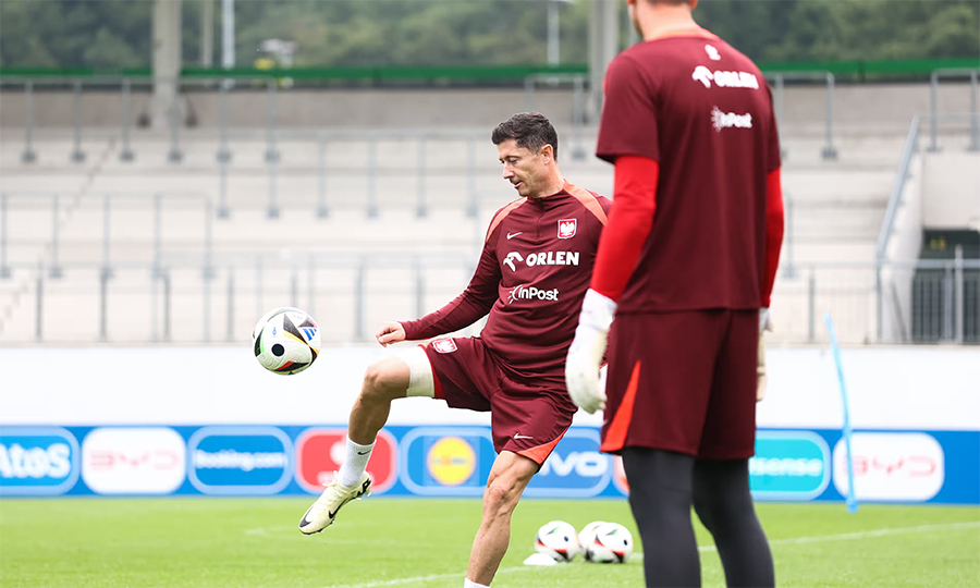 Ba Lan phấn khích chào đón "cầu thủ giỏi nhất thế giới" Lewandowski khi "tử chiến" Áo tại Euro 2024