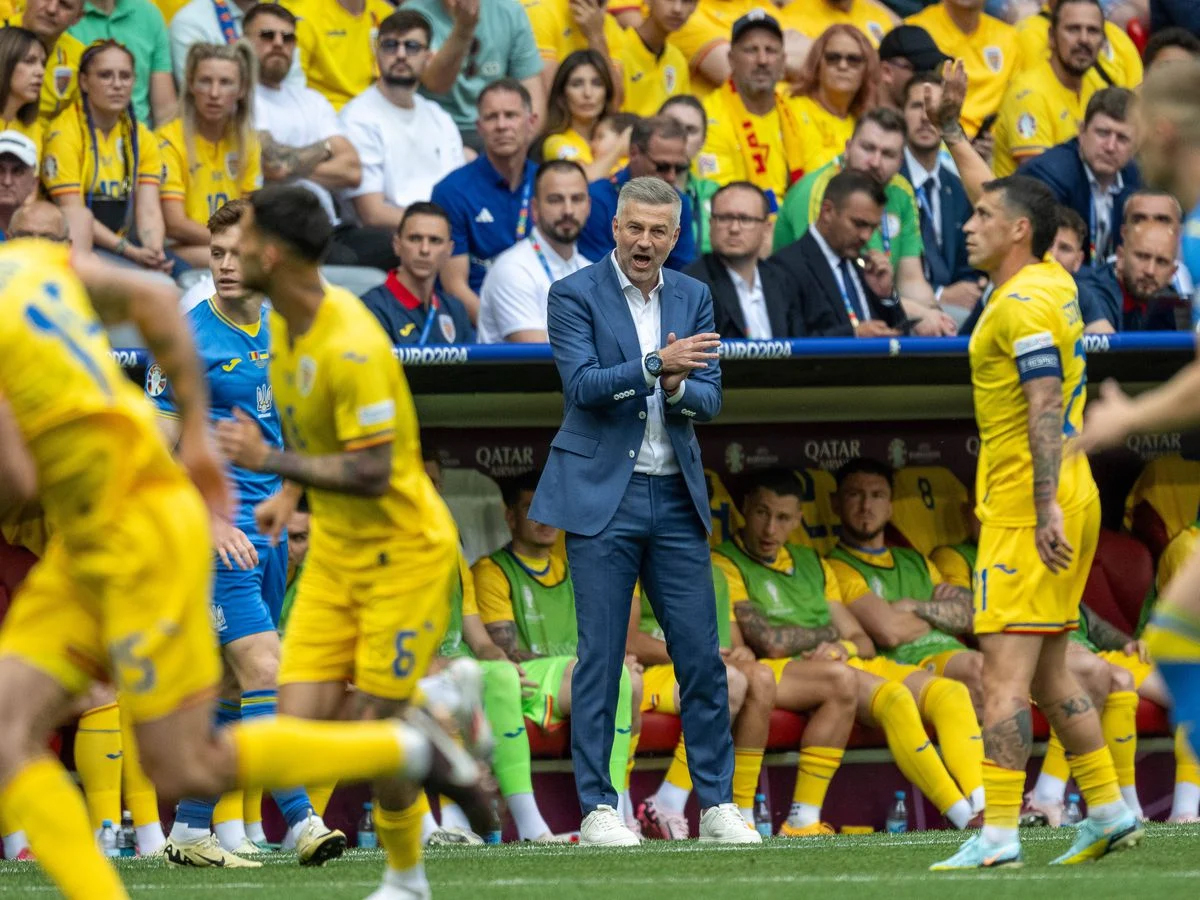 HLV Edward Iordanescu kêu gọi học trò đừng bỏ lỡ cơ hội lịch sử của Romania ở Euro 2024