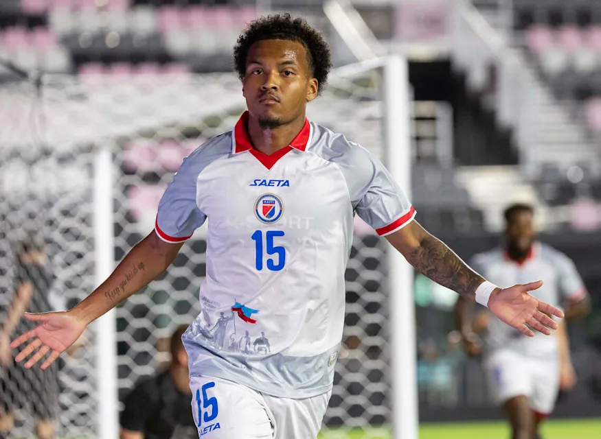 ĐT Haiti phải thay đổi thiết kế áo đấu tại World Cup 2026 vì FIFA “tuýt còi”