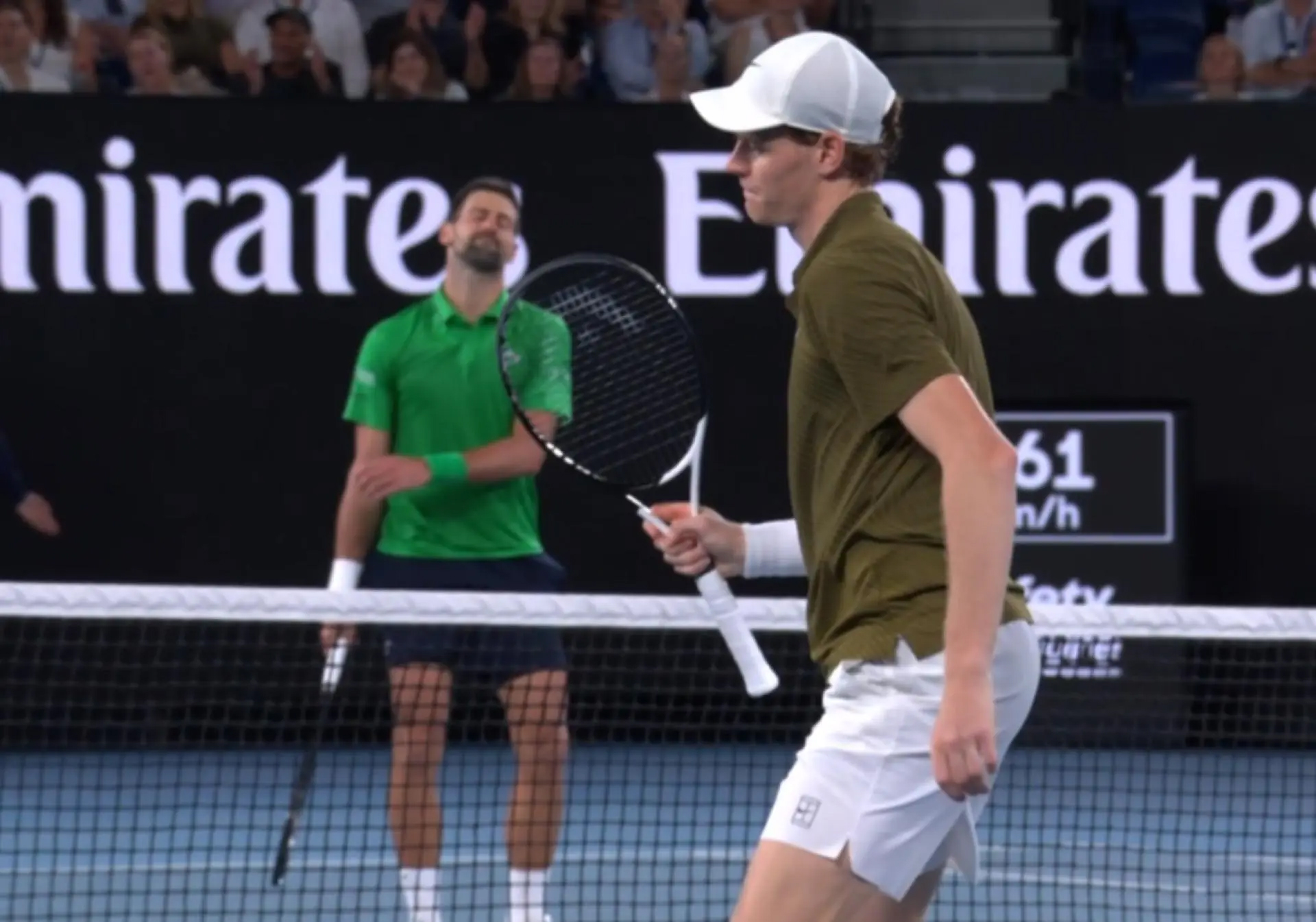 Jannik Sinner cay đắng sau trận thua Djokovic ở giải quần vợt Úc mở rộng: "Tôi thắng nhiều điểm hơn nhưng vẫn thất bại"
