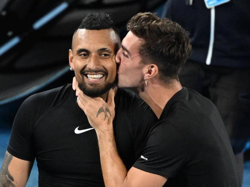 Kyrgios và Kokkinakis thắng tại giải quần vợt Brisbane trong màn trở lại đầy xúc động sau chấn thương dài hạn