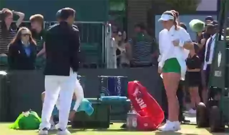 Cựu v&ocirc; địch Roland Garros tốc v&aacute;y phản đối do trọng t&agrave;i giải quần vợt Wimbledon chất vấn về trang phục