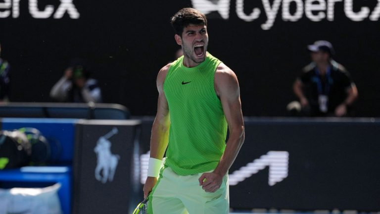 Alcaraz "gieo sầu" cho cả nước Úc, lần đầu tiến vào bán kết quần vợt Australian Open 2026