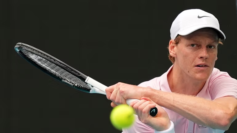 Jannik Sinner giải mã Carlos Alcaraz sau chung kết quần vợt Monte Carlo: Khi bại tướng trở nên đáng sợ hơn bao giờ hết