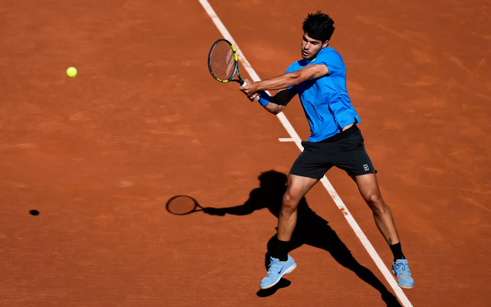 Quần vợt Barcelona Open 2026: Carlos Alcaraz thắng thế trận mở m&agrave;n, k&iacute;ch hoạt cuộc đua ng&ocirc;i số 1 thế giới