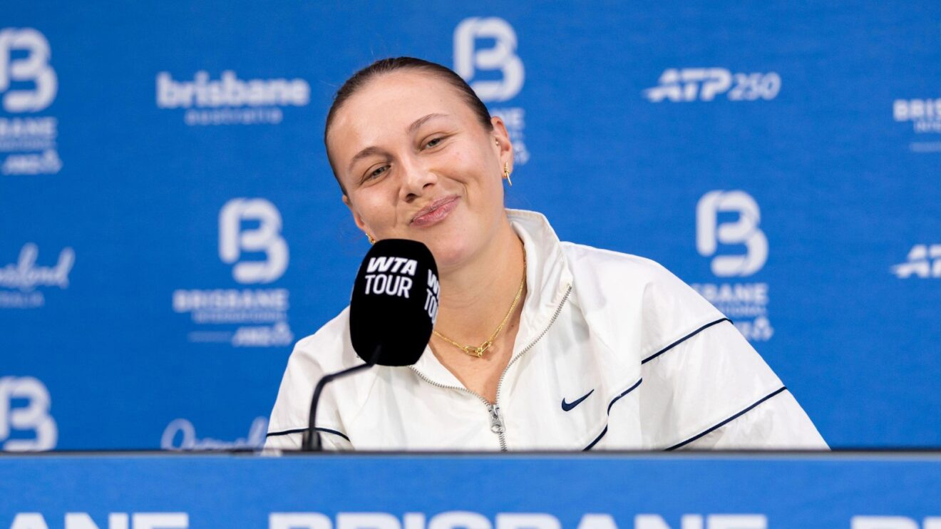 "Ngồi mát ăn bát vàng" tại giải quần vợt Dubai Championships: Amanda Anisimova vào vòng 3 không tốn giọt mồ hôi