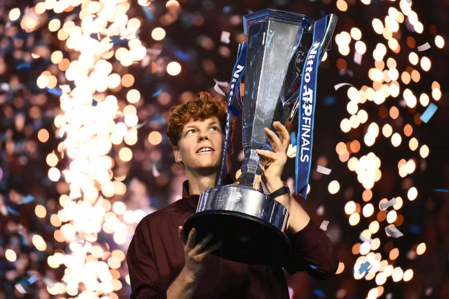Sinner vượt qua Alcaraz để bảo vệ thành công ngôi vô địch giải quần vợt ATP Finals