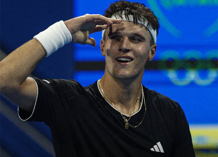 Cú sốc quần vợt Doha 2026: Jakub Mensik quật ngã số 2 thế giới Jannik Sinner