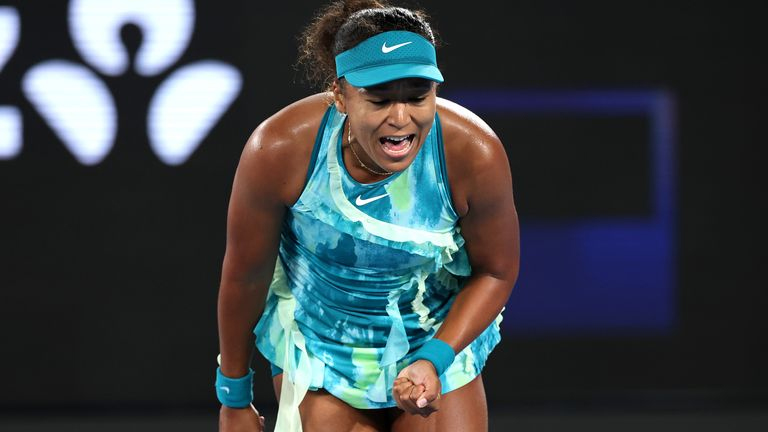 Martina Navratilova và Lindsay Davenport chỉ trích Naomi Osaka về 'nghi thức cơ bản trong quần vợt'