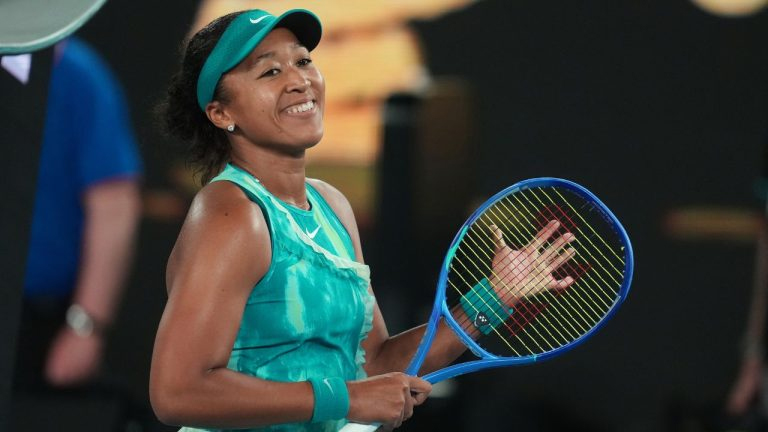 Mắc nhiều lỗi nhưng Naomi Osaka vẫn vượt qua Cirstea "cuồng nộ" trong trận đấu nảy lửa tại giải quần vợt Úc mở rộng