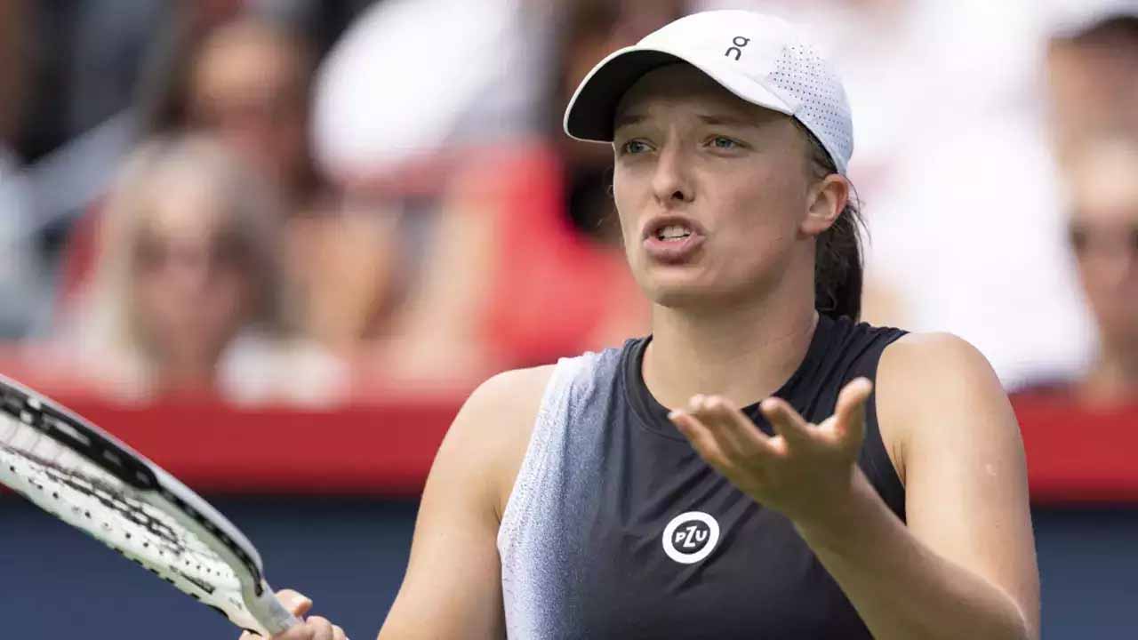 Số 1 tennis thế giới Swiatek ủng hộ ngừng xếp lịch đấu quá khuya