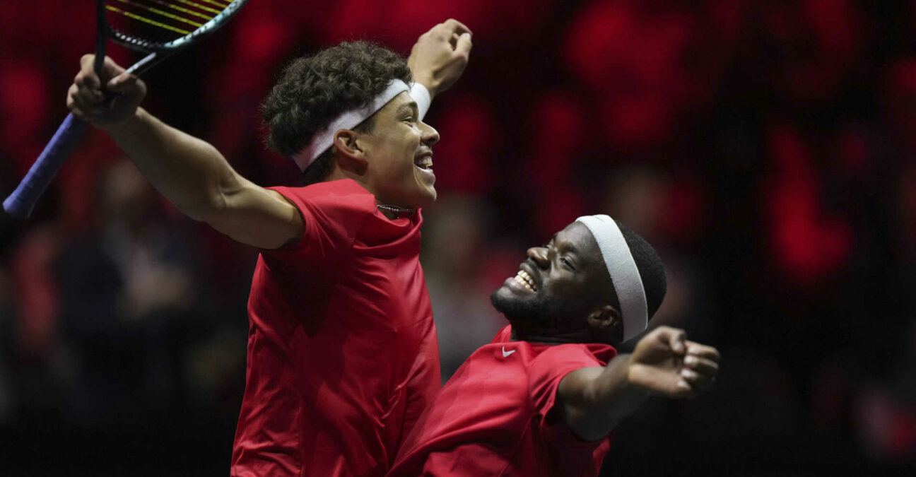Đội Thế Giới vô địch tennis Laver Cup với chiến thắng hủy diệt: "Thật không thể tin được khi đá vào mông họ, em yêu!"