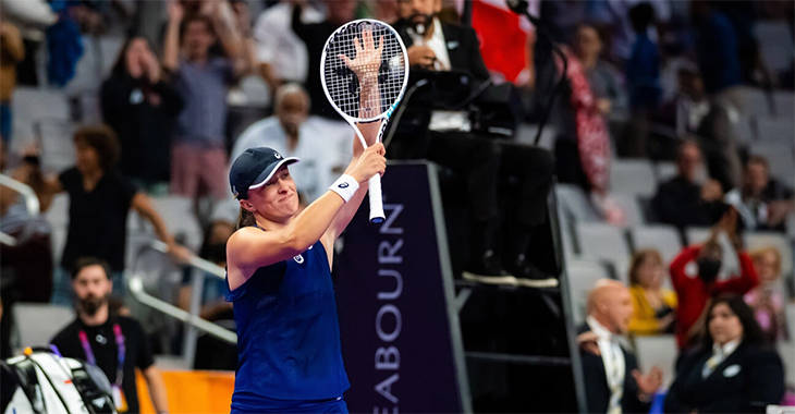 Kết quả tennis 4/11: Số 1 thế giới v&agrave;o b&aacute;n kết WTA Finals, 