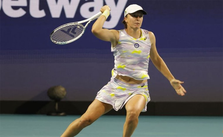 Kết quả tennis mới nhất 26/3: Swiatek lên số 1 thế giới, "trai hư" Kyrgios lập uy ở Miami