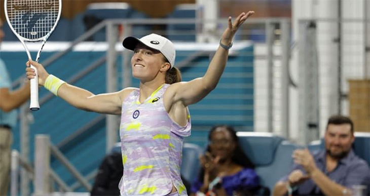 Quần vợt Rome Open 2026: Iga Swiatek thắng dễ dàng Naomi Osaka để tiến vào tứ kết