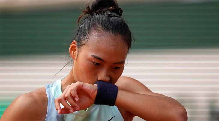 Nh&agrave; v&ocirc; địch Olympic Zheng Qinwen r&uacute;t khỏi giải quần vợt &Uacute;c mở rộng
