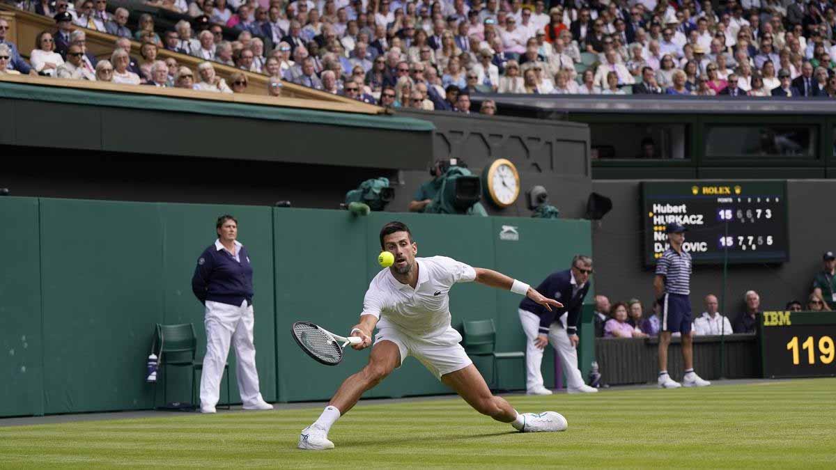 Novak Djokovic &aacute;m chỉ g&igrave; với con số 23 tr&ecirc;n đ&ocirc;i gi&agrave;y tennis ở Wimbledon?