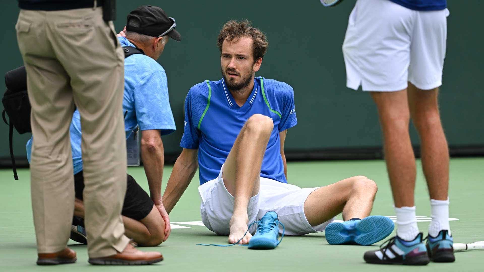 Kết quả tennis mới nhất 16/3: Nhịn đau thi đấu, cựu số 1 thế giới Medvedev chưa có đối thủ
