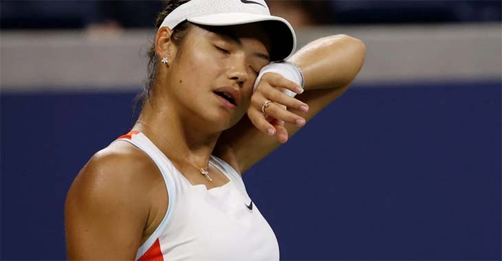 Emma Raducanu rút khỏi trận đấu quần vợt với Naomi Osaka tại United Cup vì lo ngại về thể lực