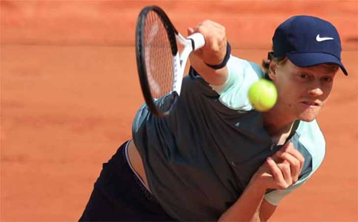 Quần vợt Italian Open 2026: Jannik Sinner tiến vào vòng 3 sau trận đấu 2 lần bị gián đoạn vì sự cố y tế