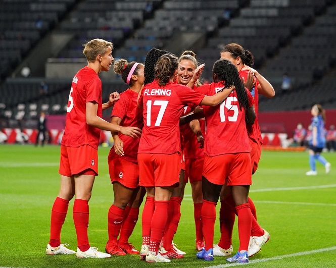 Ngôi sao bóng đá nữ Canada lập dấu mốc đặc biệt tại Olympic 2021