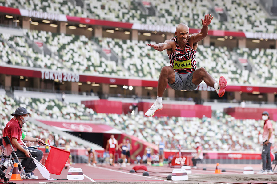 Chàng trai “hệ 10 môn” xuất thần với cú nhảy xa vượt HCĐ Olympic