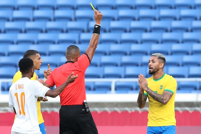 U23 Brazil mất người vì VAR tại Olympic 2021 chỉ sau hơn 10 phút