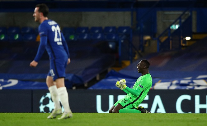 Thủ môn Chelsea tạo khác biệt với 2 pha cứu thua trước Real
